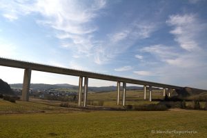 Gestaltungselement Brücke.