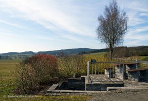 Aus Sauerbrunnen Drees - Neichen habe ich einen großen Schluck getrunken. Echt sauer das Wasser.