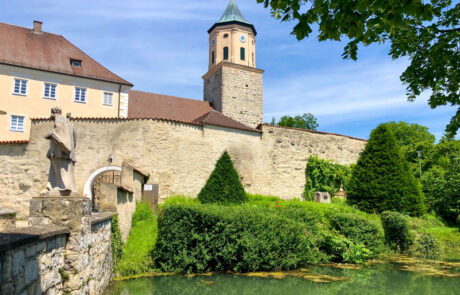 Außenansicht der Gosheimer Pfarrkirche Mariä Geburt