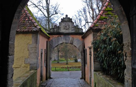 Blick durch das Burgtor in Rothenburg